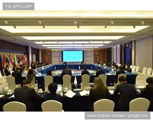 九九贵宾厅提供高端商务会议环境，满足您的商务洽谈与合作需求